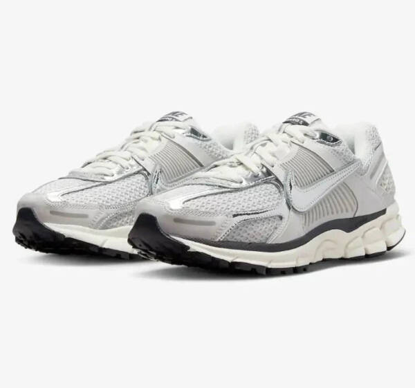 Nike Zoom Vomero 5 Photon Dust Metallic Silver - Imagem 3
