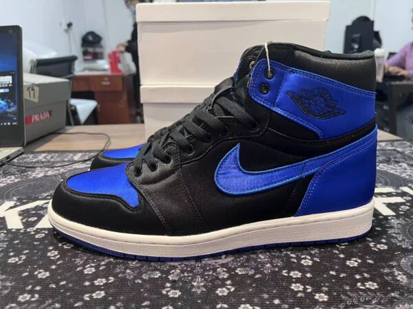 Nike Air Jordan 1 Retro Satin Royal - Imagem 9