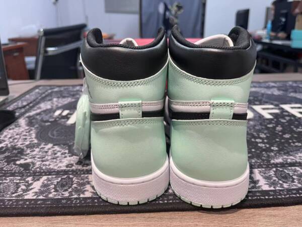 Nike Air Jordan 1 Retro High Lgloo - Imagem 2