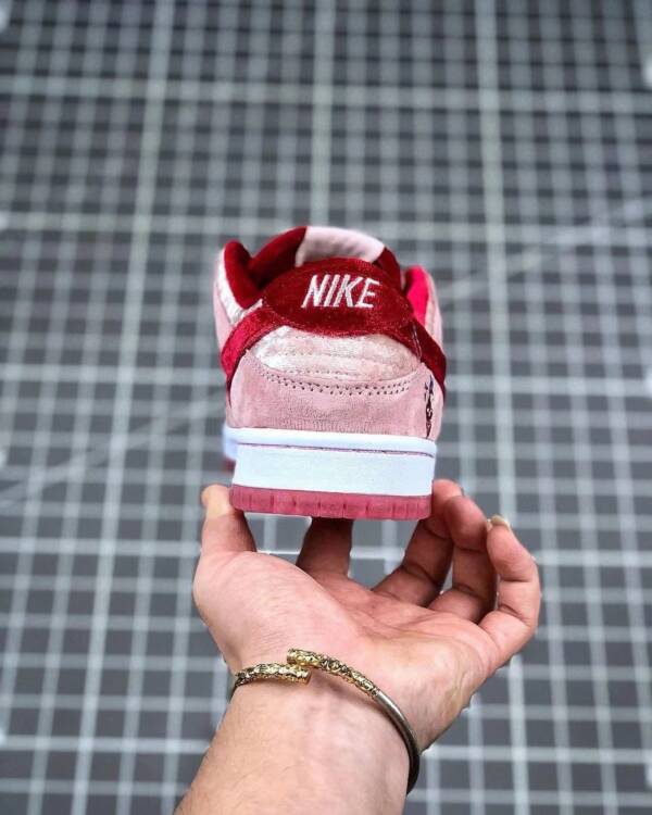 Strangelove x Nike SB Dunk Low Pro QS - Imagem 4