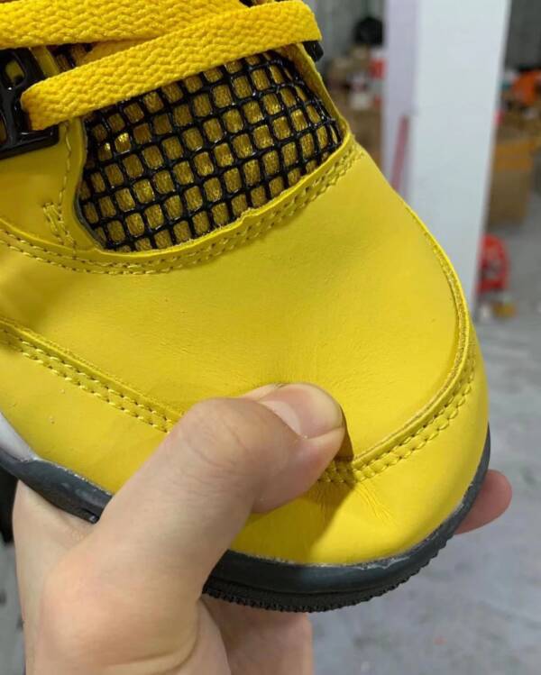Air Jordan 4 Retro "Tour Yellow" - Imagem 2