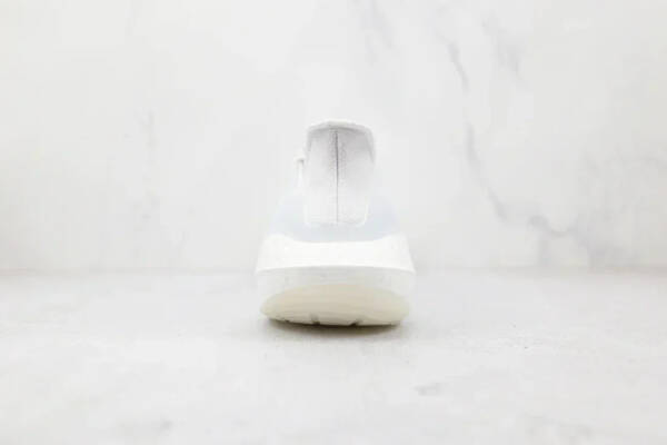 Adidas UltraBoost 22 Triple White - Imagem 4