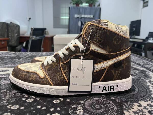 Louis Vuitton x Nike Air Jordan 1 High - Imagem 6