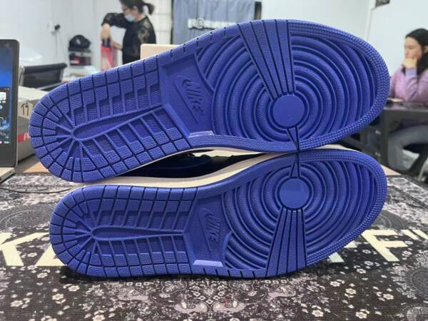 Nike Air Jordan 1 Retro Satin Royal - Imagem 4