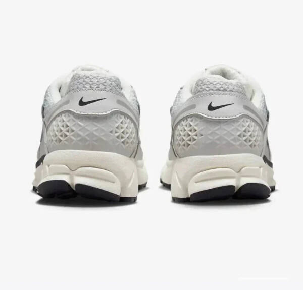 Nike Zoom Vomero 5 Photon Dust Metallic Silver - Imagem 5