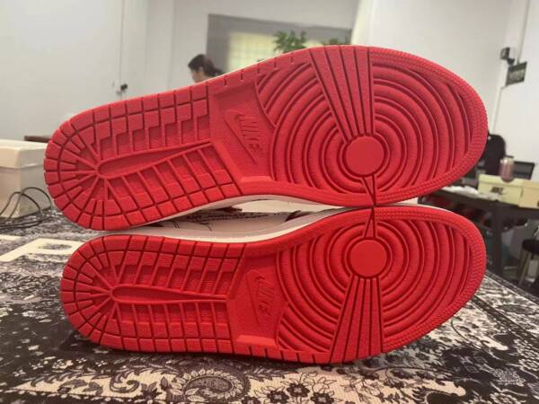 Off-White x Nike Air Jordan 1 - Imagem 4