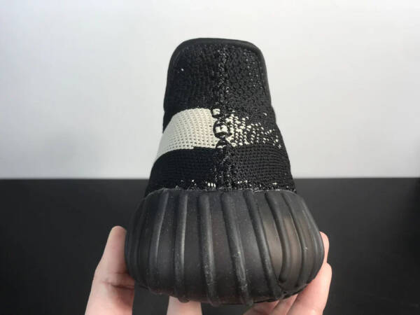 Adidas Yeezy Boost 350 V2 Oreo - Imagem 4