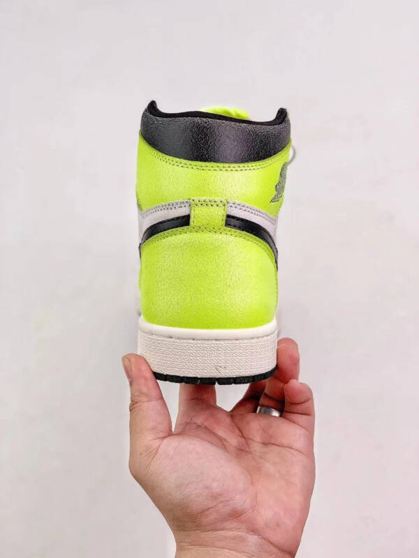 Nike Air Jordan 1 Retro High “Volt” - Imagem 2