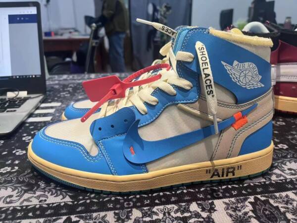 Off-White x Air Jordan 1 Retro High Blue - Imagem 3