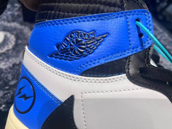Nike Air Jordan 1 Retro High - Travis Scott - Imagem 4