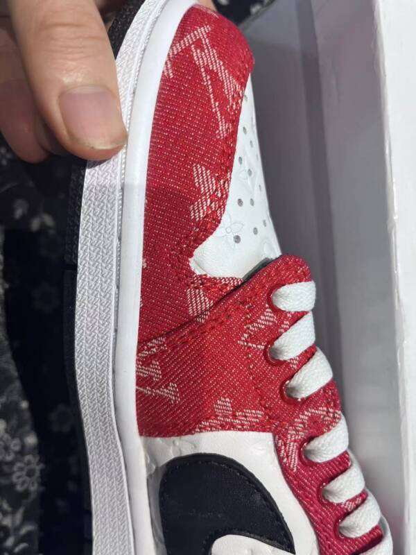 Louis Vuitton x Nike SB Dunk - Imagem 2