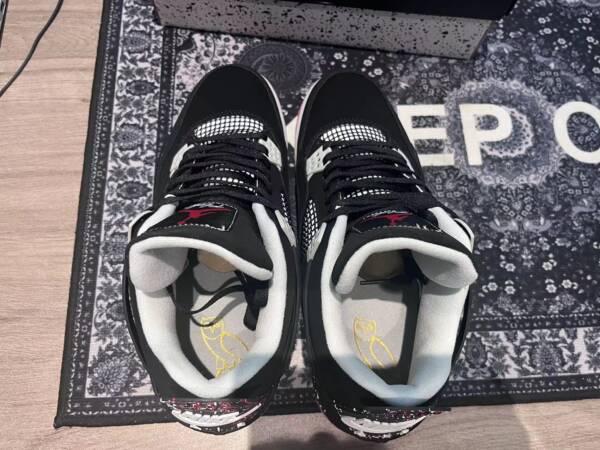 Nike Air Jordan 4 Retro Bred - Imagem 3