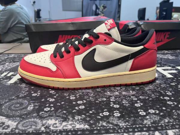 Nike Air Jordan 1 Retro Low "Chicago" - Imagem 4