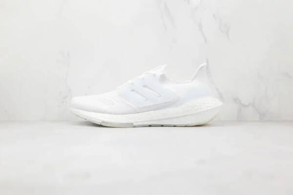 Adidas UltraBoost 22 Triple White - Imagem 2