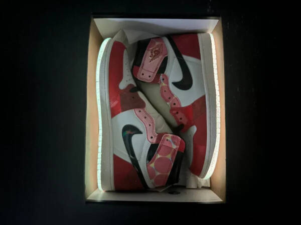 Jordan 1 High Spider Man Across The Spider Verse - Imagem 8