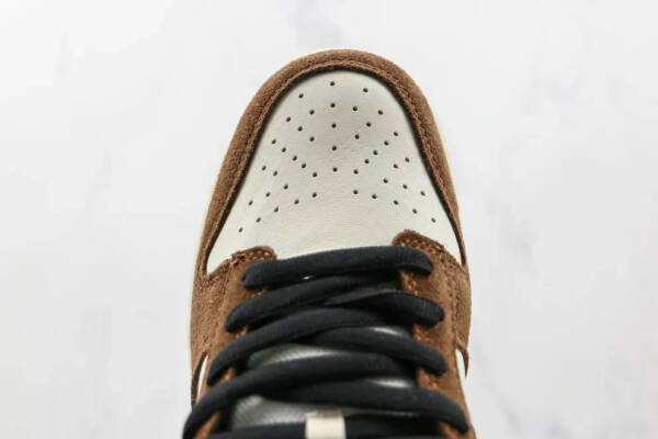 Nike SB Dunk Low White Black Trail End Brown - Imagem 3