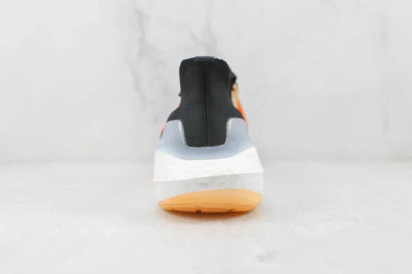 Adidas Ultraboost 22 Black Turbo Flash Orange - Imagem 4