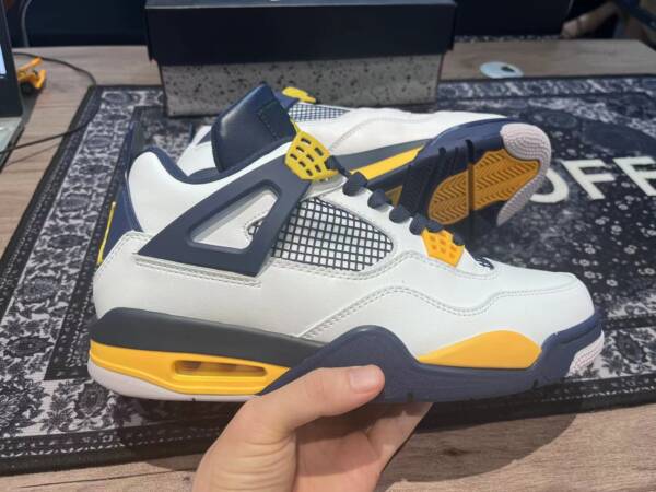 Nike Air Jordan 4 Retro Cal/Marquette - Imagem 6