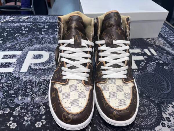 Louis Vuitton x Nike Air Jordan 1 High - Imagem 5