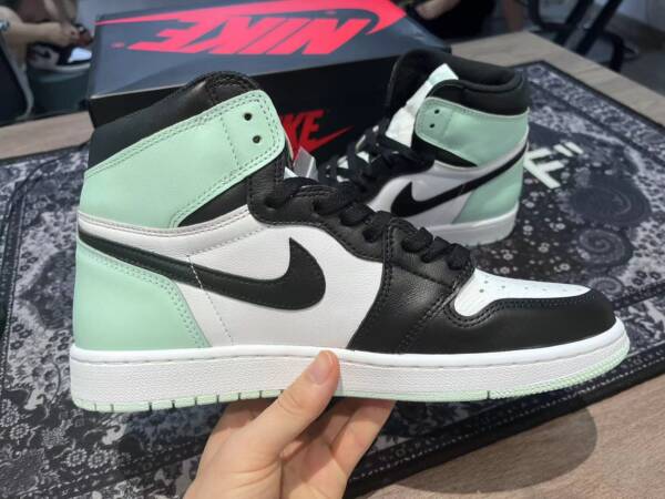 Nike Air Jordan 1 Retro High Lgloo - Imagem 4