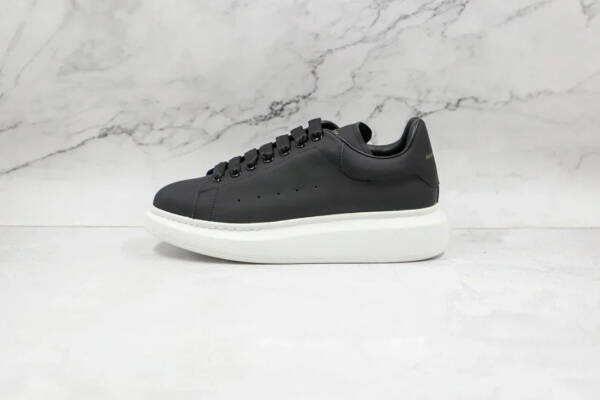 Alexander Mcqueen Oversized Black White Sole - Imagem 2